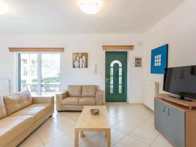 3-bedroom freehold villa in Zakynthos — photo 3 of 5