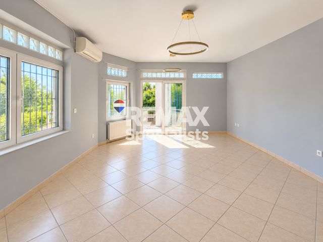 4-bedroom freehold villa in Chania — photo 2 of 5