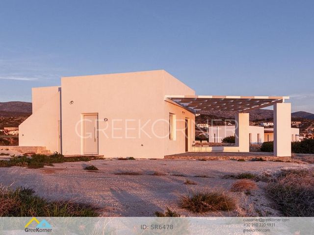 4-bedroom freehold villa in Paros — photo 2 of 5