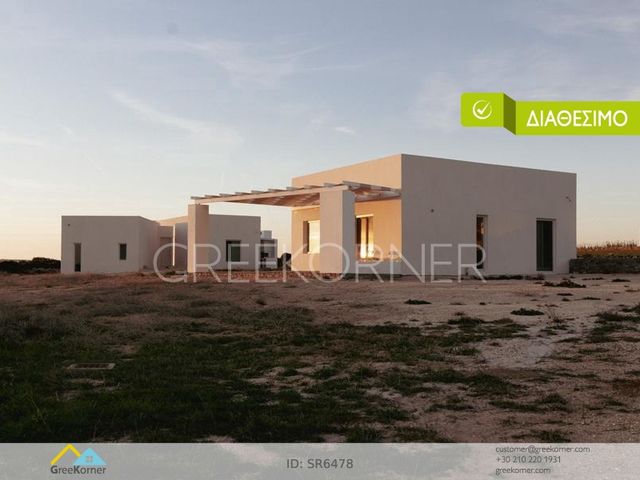 4-bedroom freehold villa in Paros — photo 1 of 5
