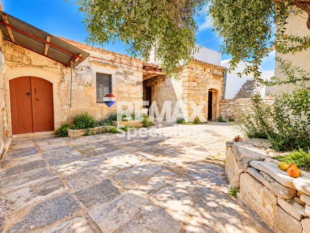 2-bedroom freehold villa in Apokoronas — photo 1 of 5