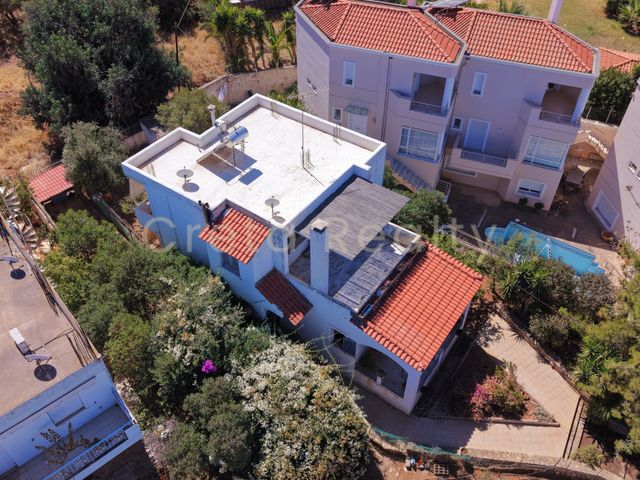4-bedroom freehold villa in Hersonissos — photo 1 of 5