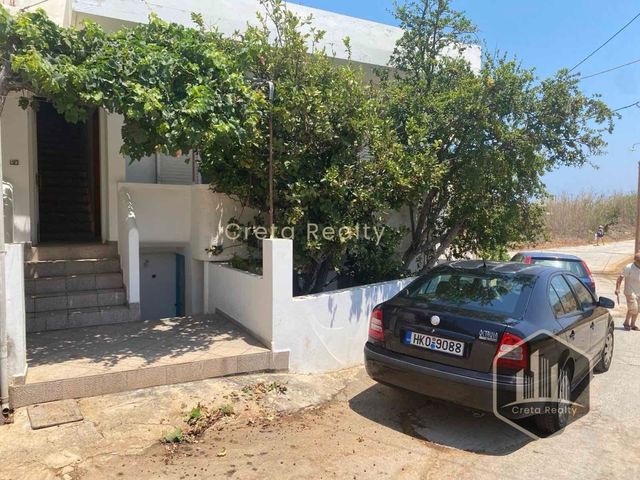 3-bedroom freehold villa in Heraklion — photo 1 of 5